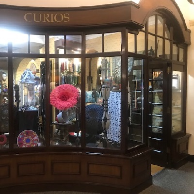 Curio shop.jpg (63 KB)